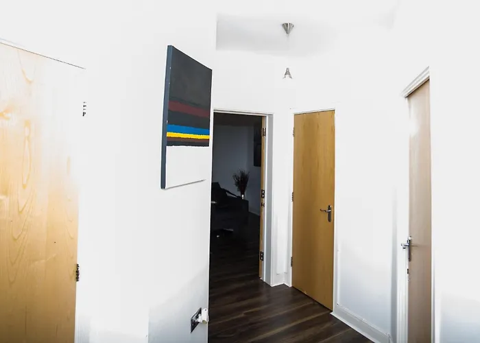 Modern 2 Bedroom Apartment